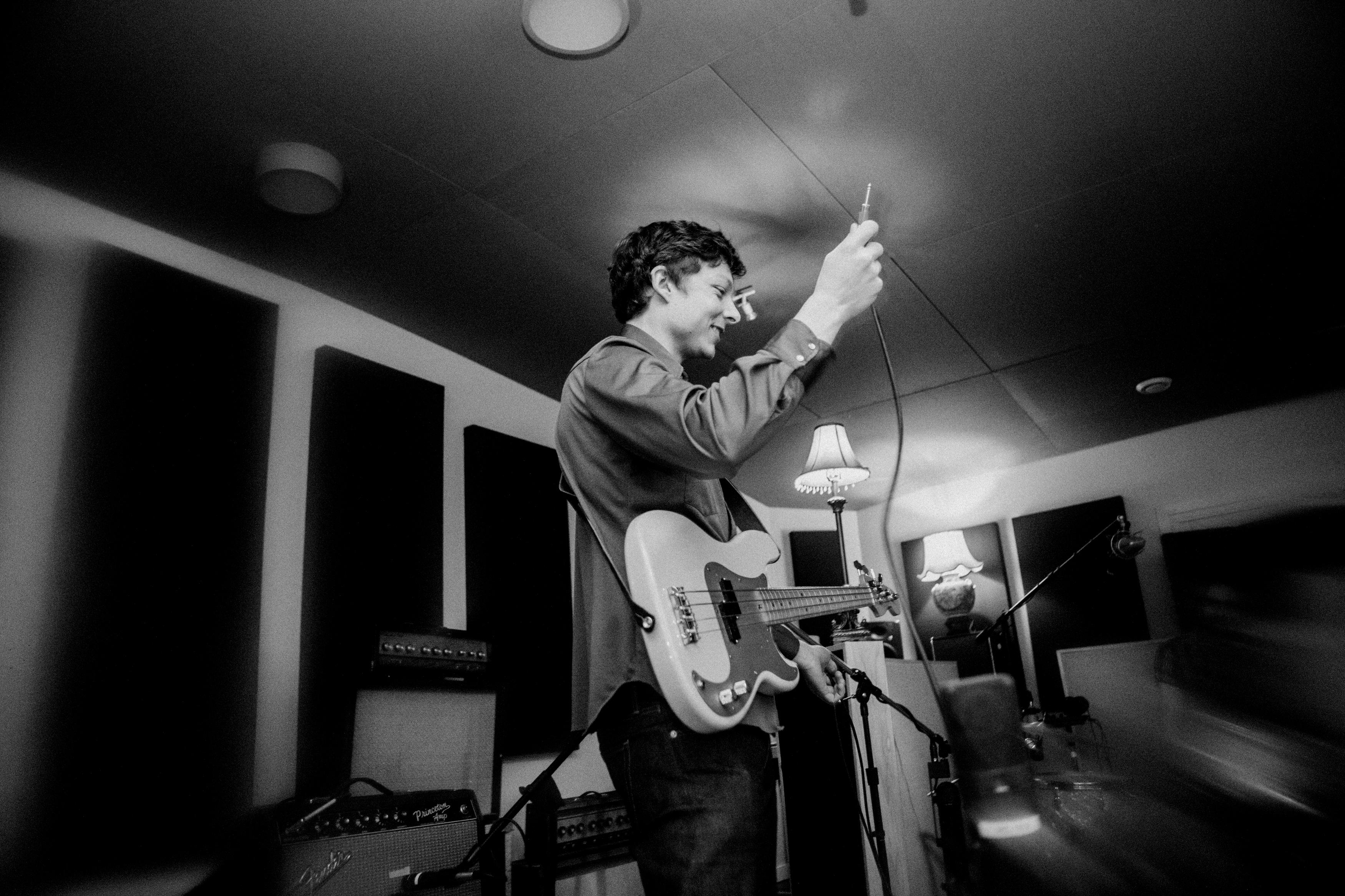 Søren Nissen electric bass with cable (photo credit: Mat Dunlap)