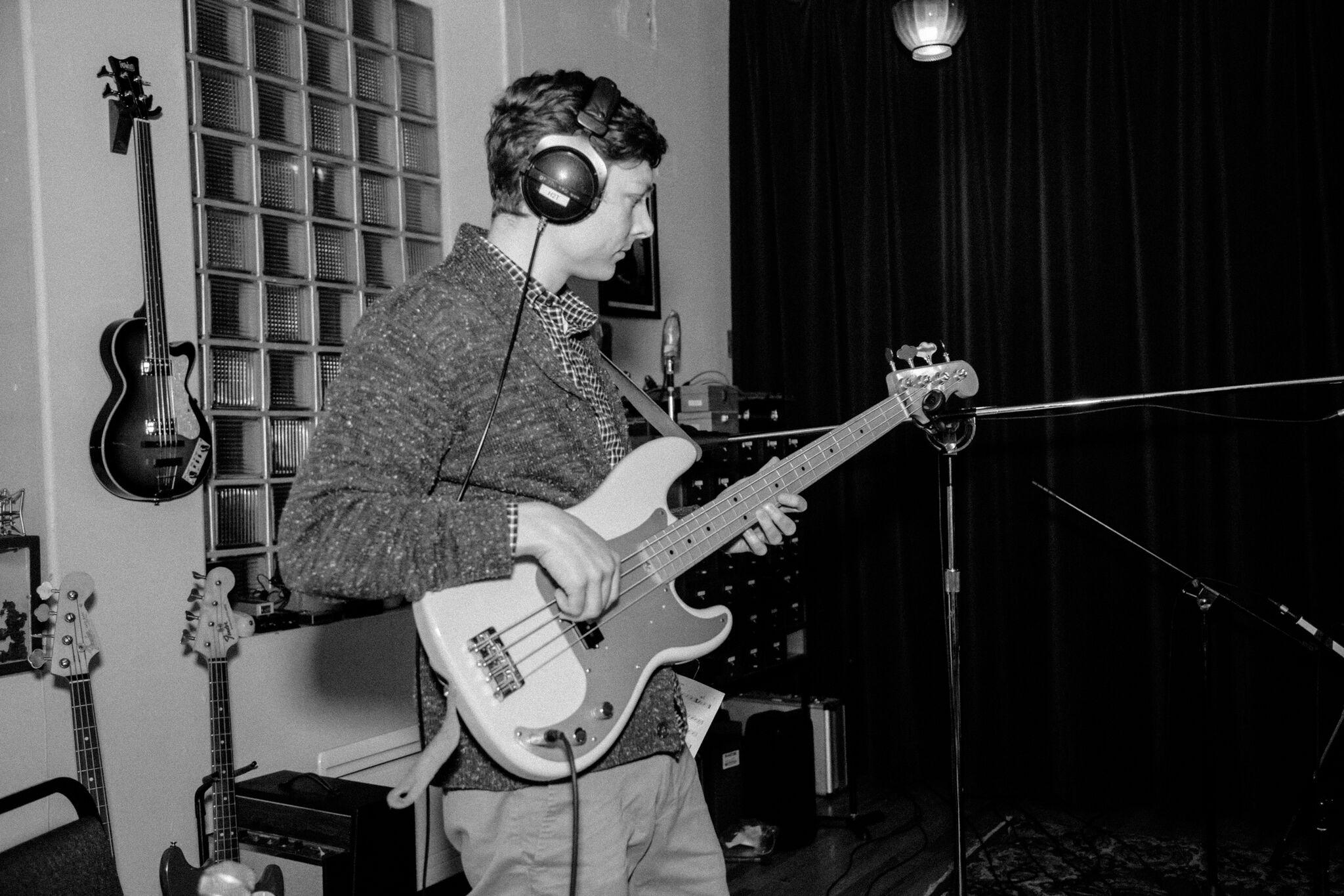 Søren Nissen electric bass in studio