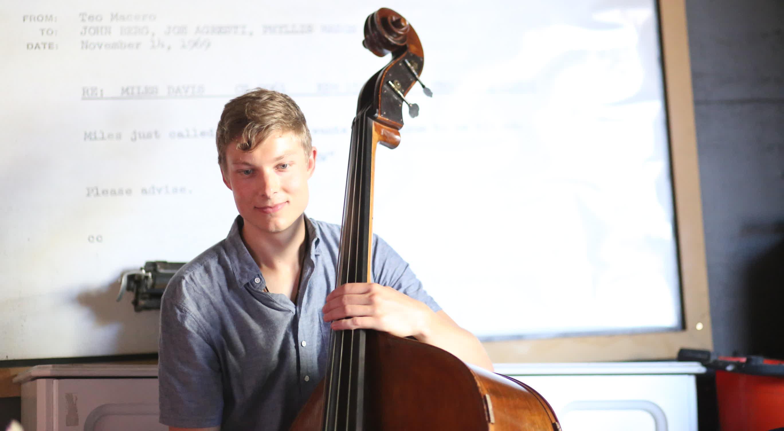 Søren Nissen at the Poetry Jazz Café Toronto (photo credit: Agnes Wywrot)