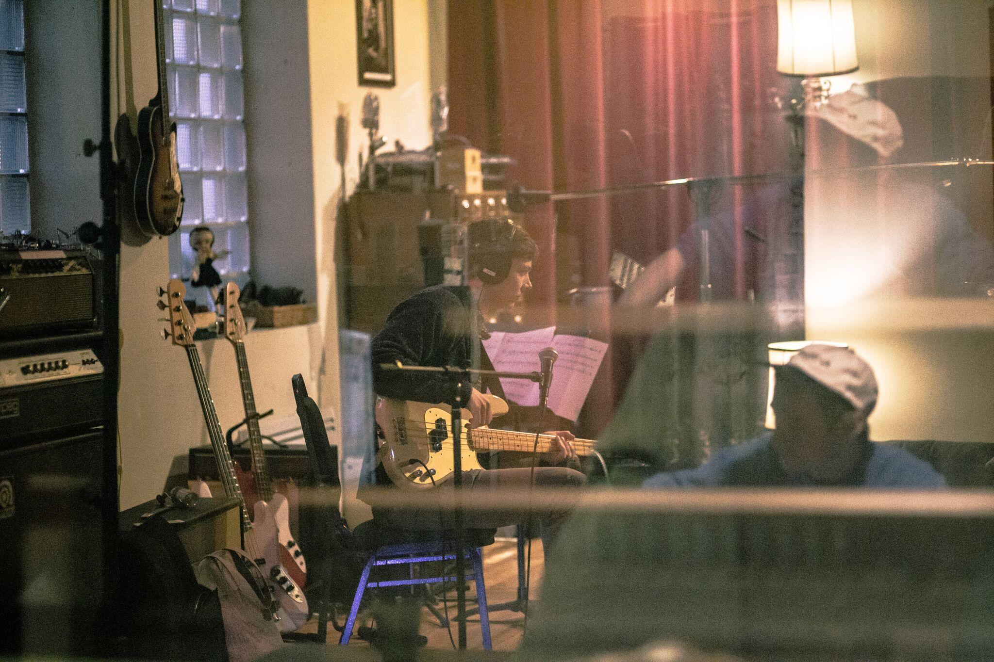 Søren Nissen with Precision Bass in studio